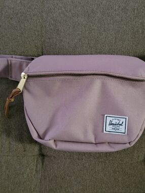Herschel Supply Company Heritage Hip Pack in Dusty Pink